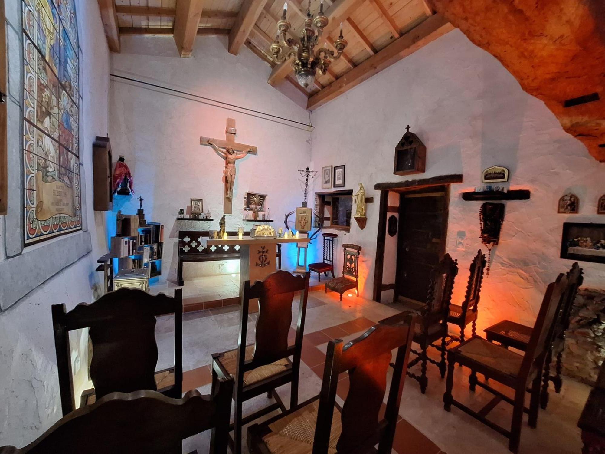 Chateau Des Perichons Poncins Екстериор снимка
