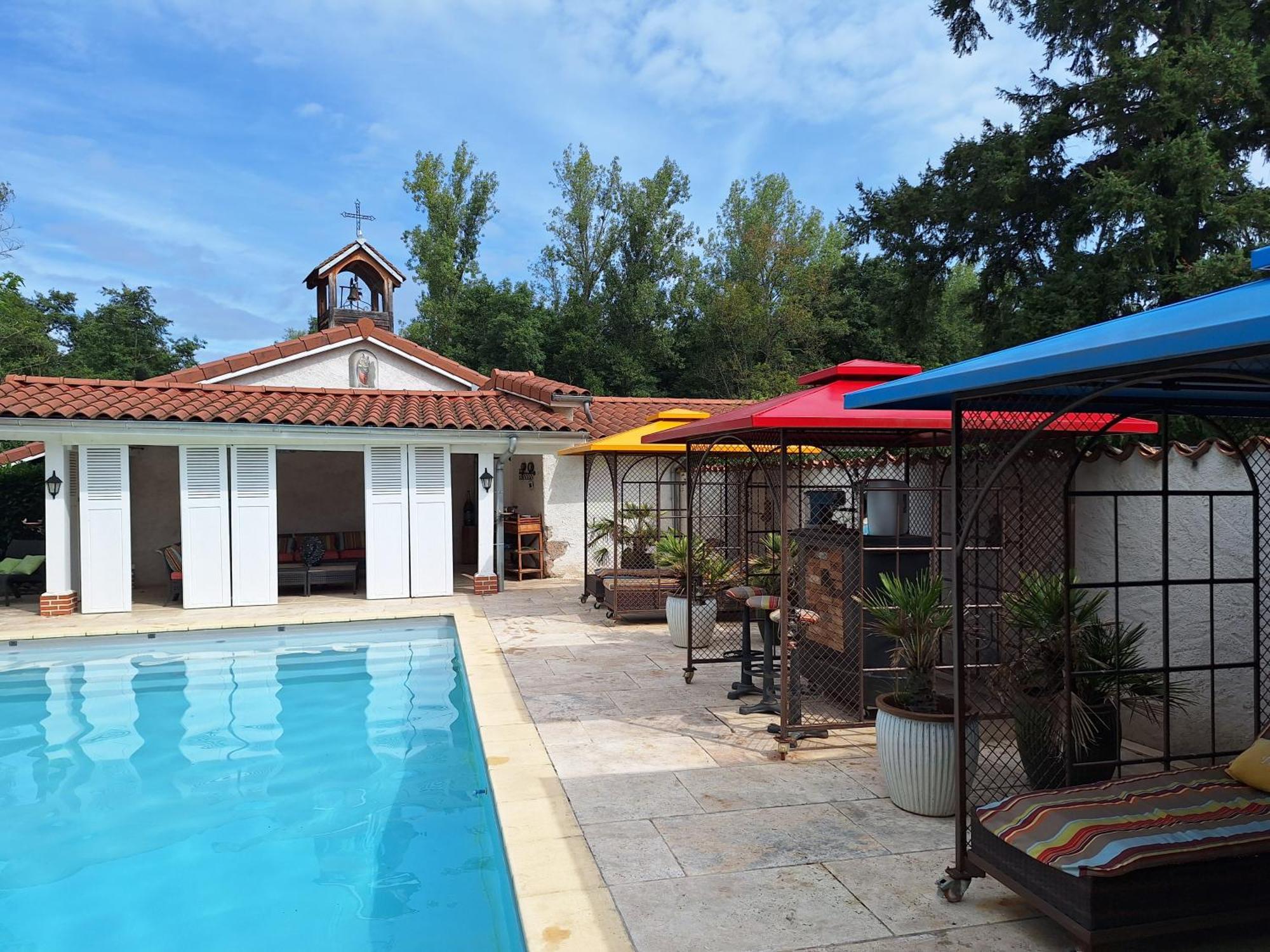 Chateau Des Perichons Poncins Екстериор снимка